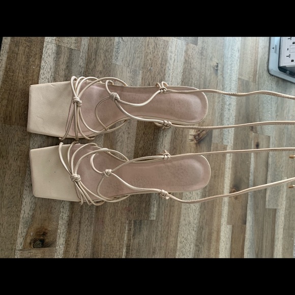 Gold lace up heels! Chinese Laundry - Picture 4 of 7
